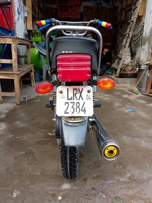 Honda 125 2004 model kagaz poore hn koi kam ni hone wla 9