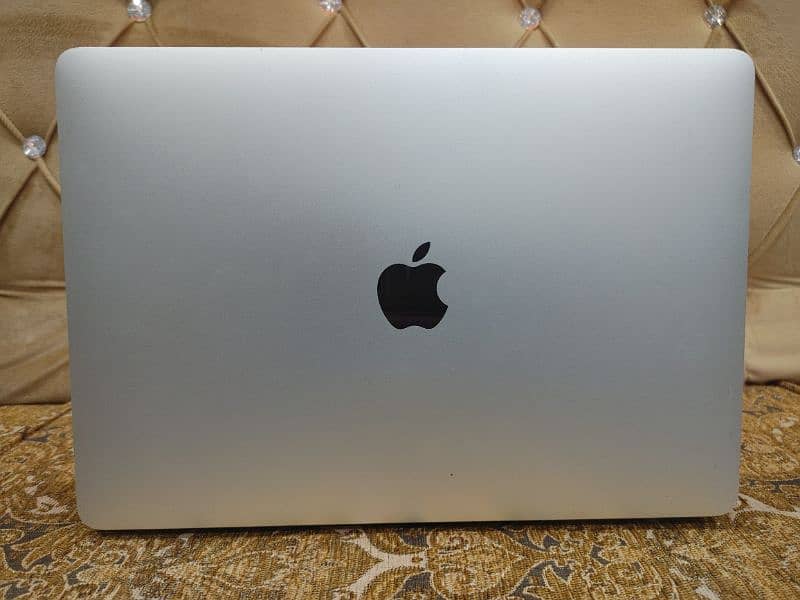 MacBook Pro 2017, 13inch i5 8/256 0