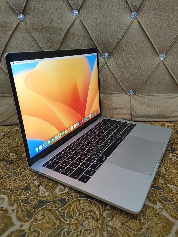 MacBook Pro 2017, 13inch i5 8/256 1