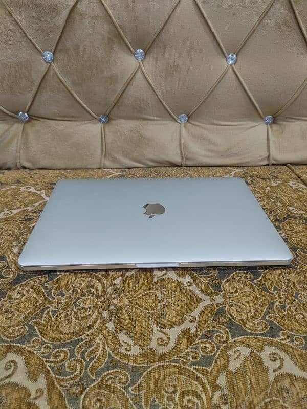 MacBook Pro 2017, 13inch i5 8/256 8