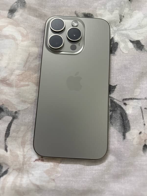 iPhone 15 pro 256 GB natural titanium 1