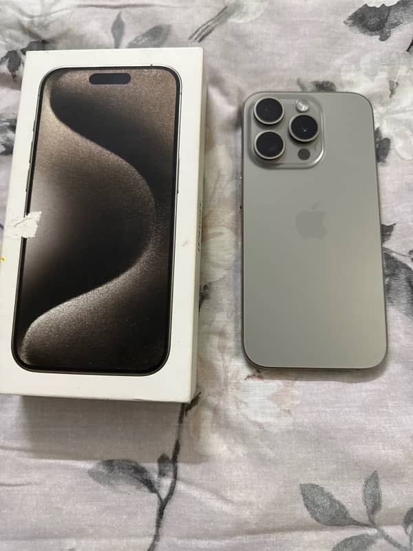 iPhone 15 pro 256 GB natural titanium 2