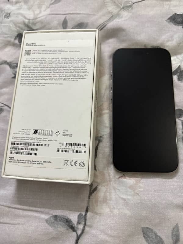 iPhone 15 pro 256 GB natural titanium 3