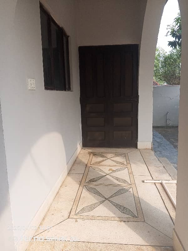 10 Marla Well Maintained Owner Build Full House Available For Rent In DHA Phase 1 Near Gulbarg And Gazi Road And Allama Iqbal International Airport Lahore 0