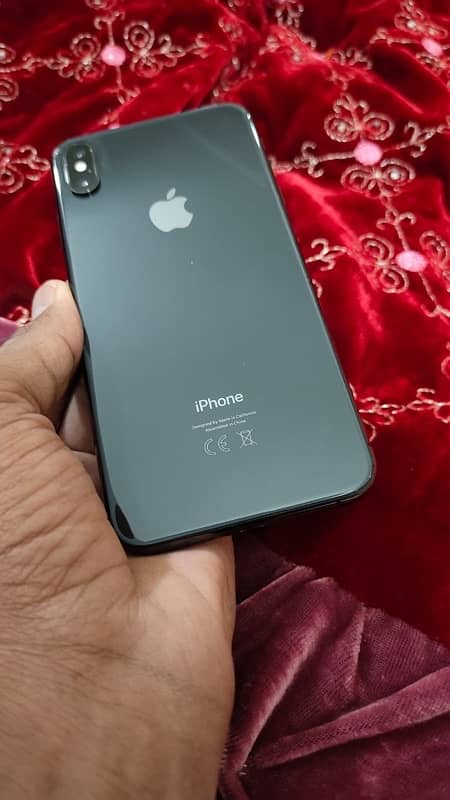 iPhone xs max with charger 0303 858 9958 1