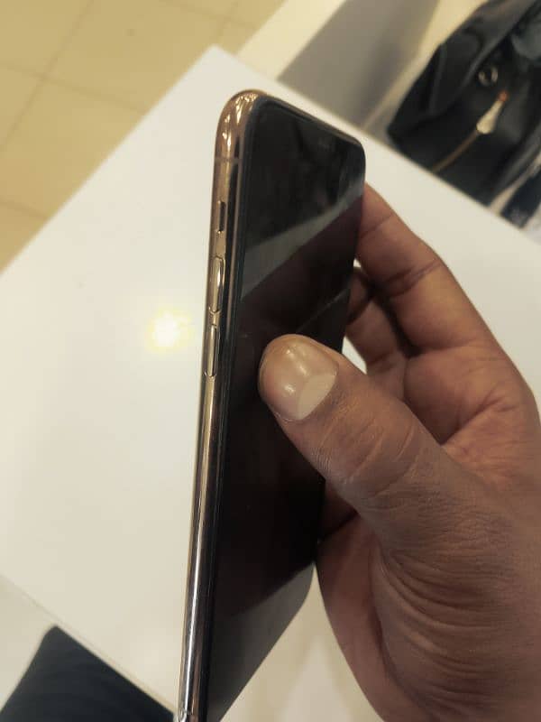 Iphone 11 pro max on Service 64GB PTA 2