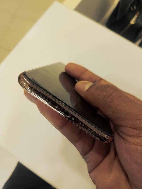 Iphone 11 pro max on Service 64GB PTA 3