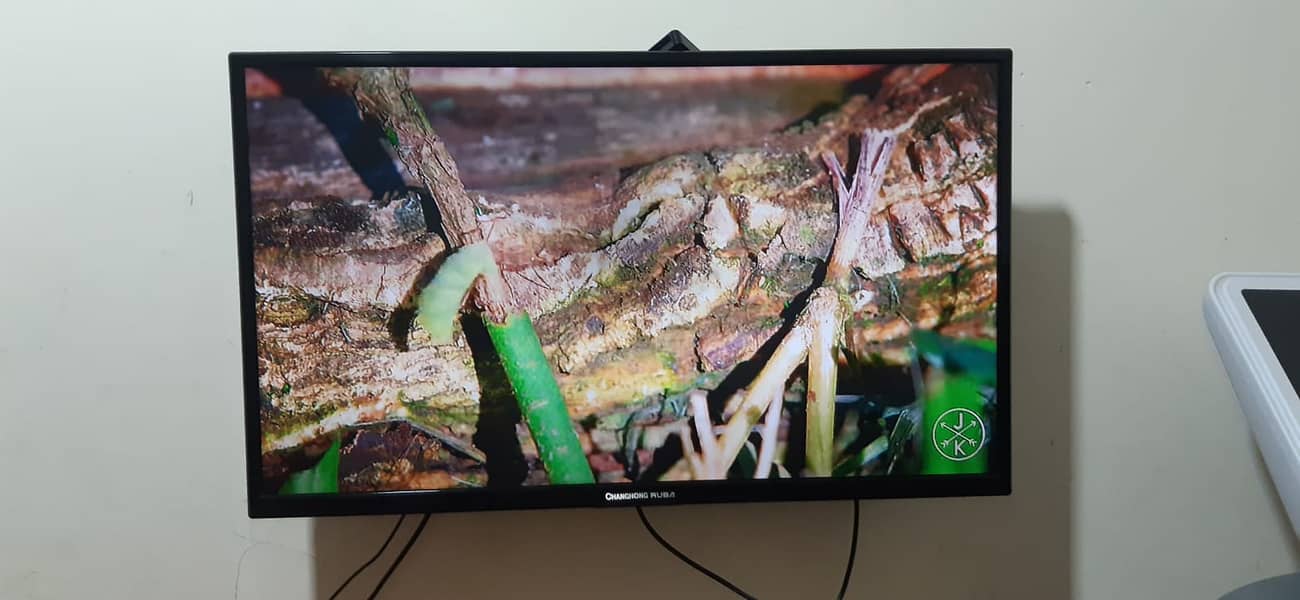 LED tv very good condition changhongruba 32 inch 1