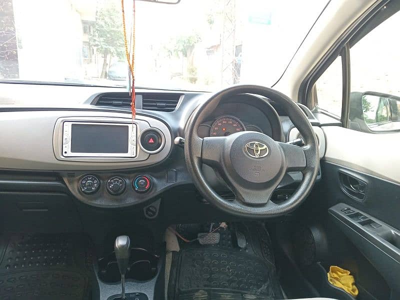 Toyota Vitz 2012 11