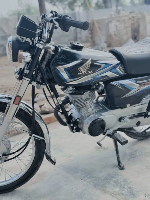 Honda 125 Black 2025 Shape 0