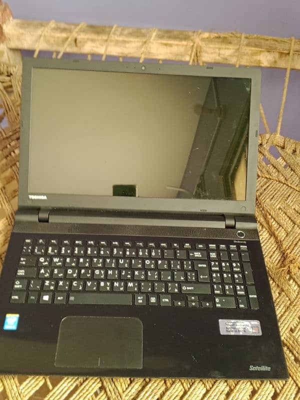 Toshiba laptop new condition no fault battery backup bahut acchi hai 0