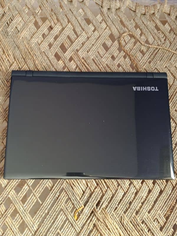 Toshiba laptop new condition no fault battery backup bahut acchi hai 1