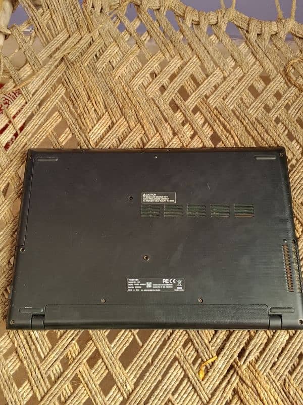 Toshiba laptop new condition no fault battery backup bahut acchi hai 6