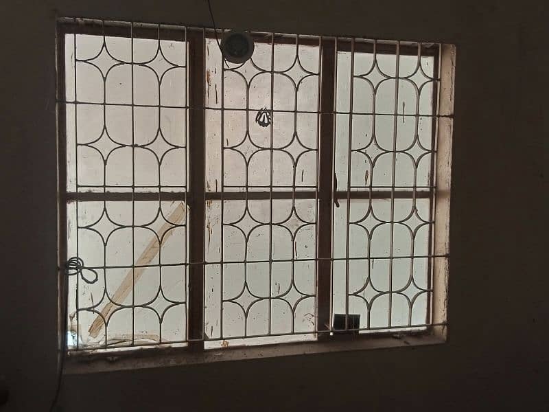 Window for sale in good condition 3