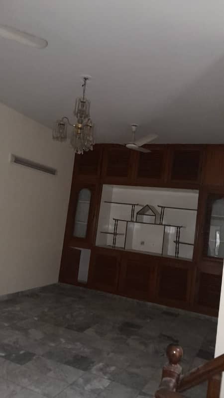 35 Marla Independent House For Rent In New Lalazar. Servent Quarter Facility Available 2