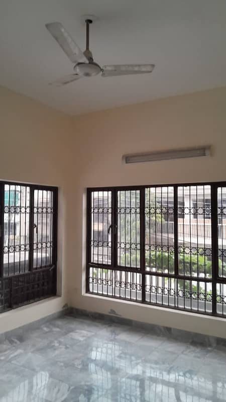 35 Marla Independent House For Rent In New Lalazar. Servent Quarter Facility Available 3