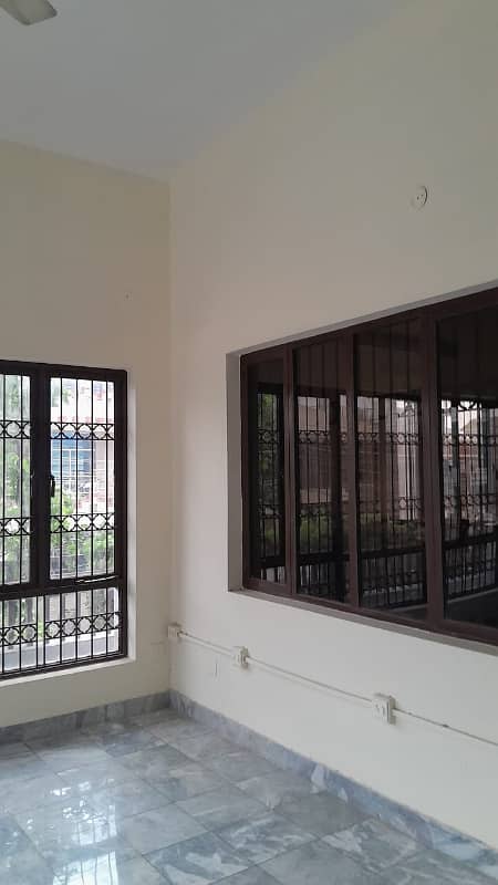 35 Marla Independent House For Rent In New Lalazar. Servent Quarter Facility Available 0