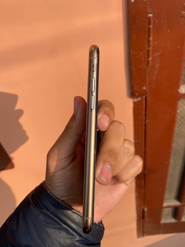 iphone xs gold 64gb factory unlock. waterpack 8