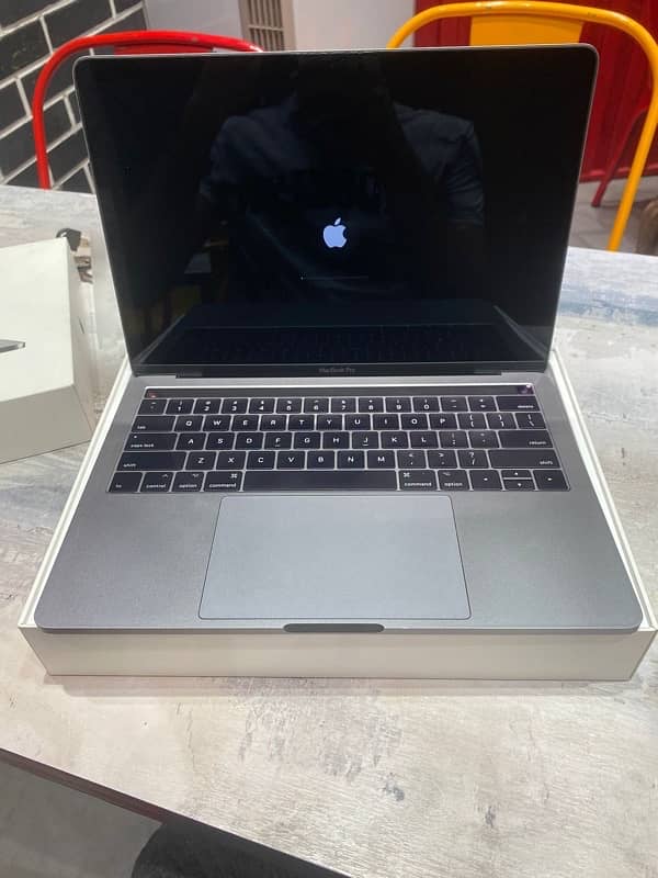 apple MacBook Pro 2017 with box 1