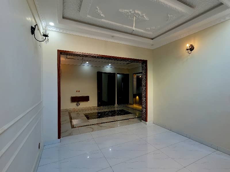 Your Search Ends Right Here With The Beautiful Corner House In Samanabad At Affordable Price Of Pkr Rs. 39000000 6