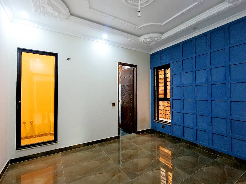 Your Search Ends Right Here With The Beautiful Corner House In Samanabad At Affordable Price Of Pkr Rs. 39000000 11