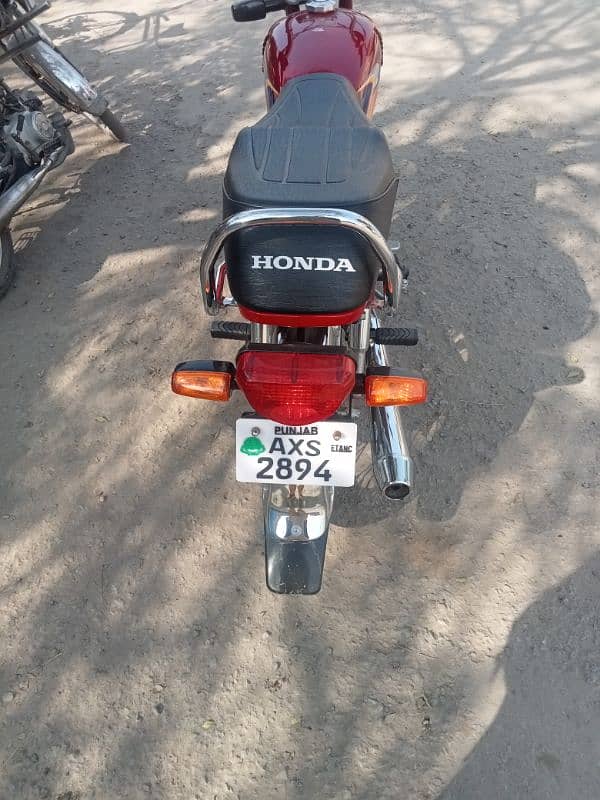 Honda CD70 3