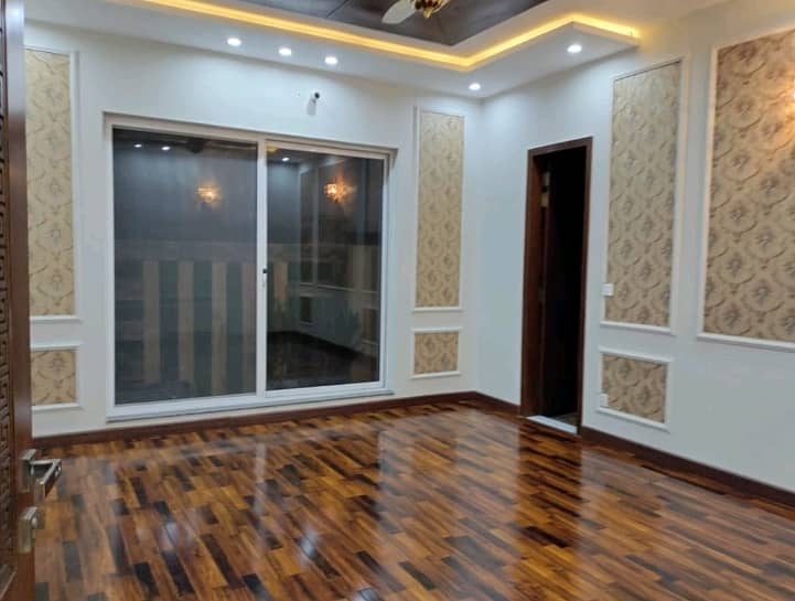 In Bahria Town - Sector C 10 Marla House For rent 4