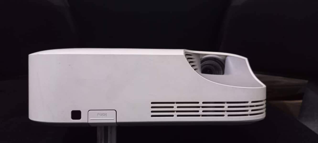 second hand projector epson refurbished projectors home cinema project 11