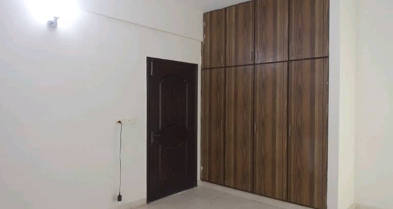 10 Marla Flat In Askari 11 - Sector B Apartments Best Option 15