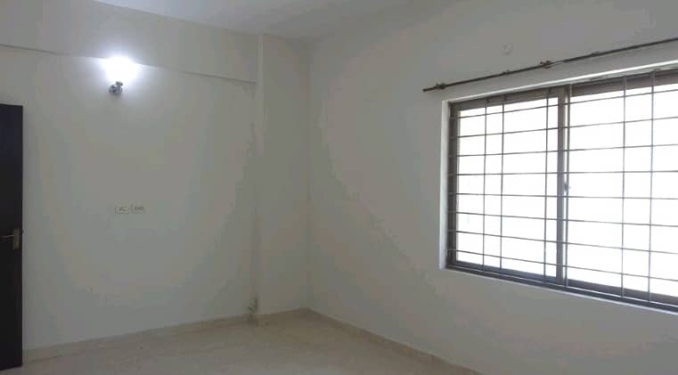 10 Marla Flat In Askari 11 - Sector B Apartments Best Option 22