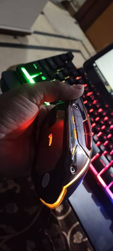 Gaming mouse lad 4