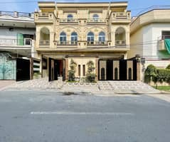 8.25 MARLA BRAND NEW TRIPLE STOREY SPANISH HOUSE AVAILABLE FOR SALE