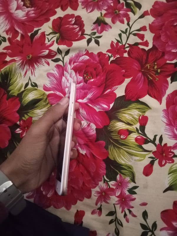 OPPO F1s 4/64 10/8 without charger and box id card copy mil jygi 7