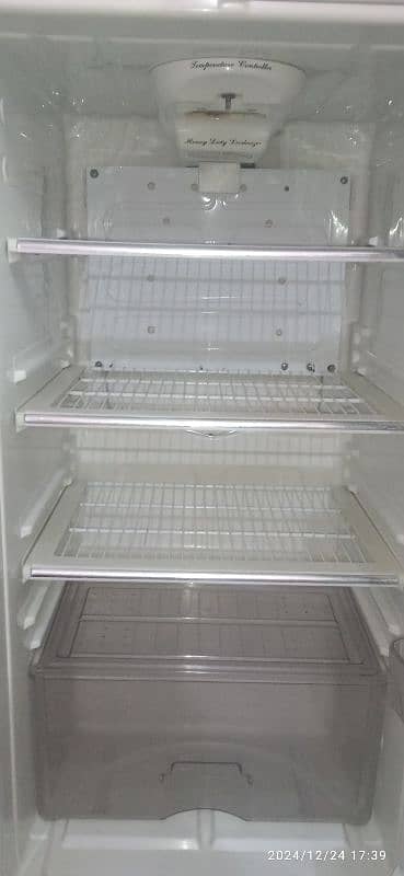 Dowlance Large size Refrigerator 4