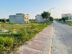 10 Marla Good Location Plot For Sale In Top City Block D