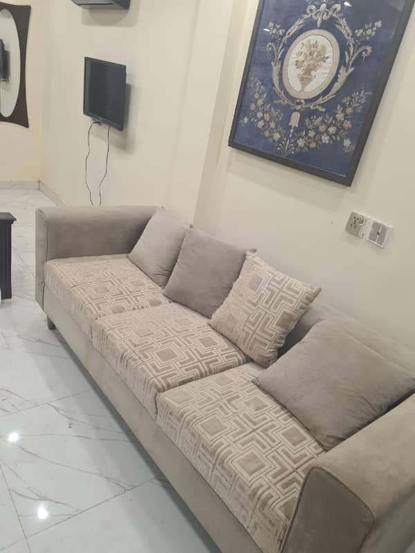 1 BEDROOM FURNIHSED APARTMENT IS AVAILABLE FOR RENT IN BAHRIA TOWN LAHORE 1