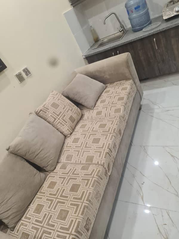 1 BEDROOM FURNIHSED APARTMENT IS AVAILABLE FOR RENT IN BAHRIA TOWN LAHORE 6