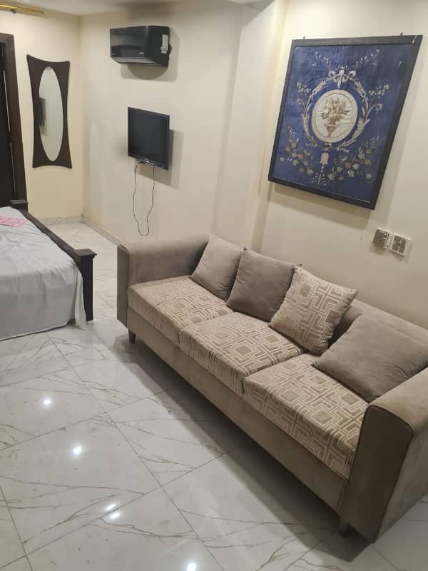 1 BEDROOM FURNIHSED APARTMENT IS AVAILABLE FOR RENT IN BAHRIA TOWN LAHORE 7