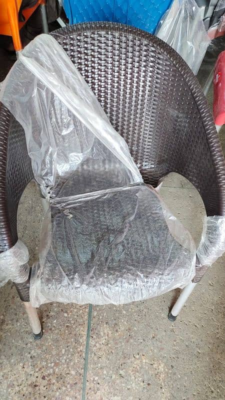 PLASTIC OUTDOOR GARDEN CHAIRS TABLE SET AVAILABLE FOR SALE 3