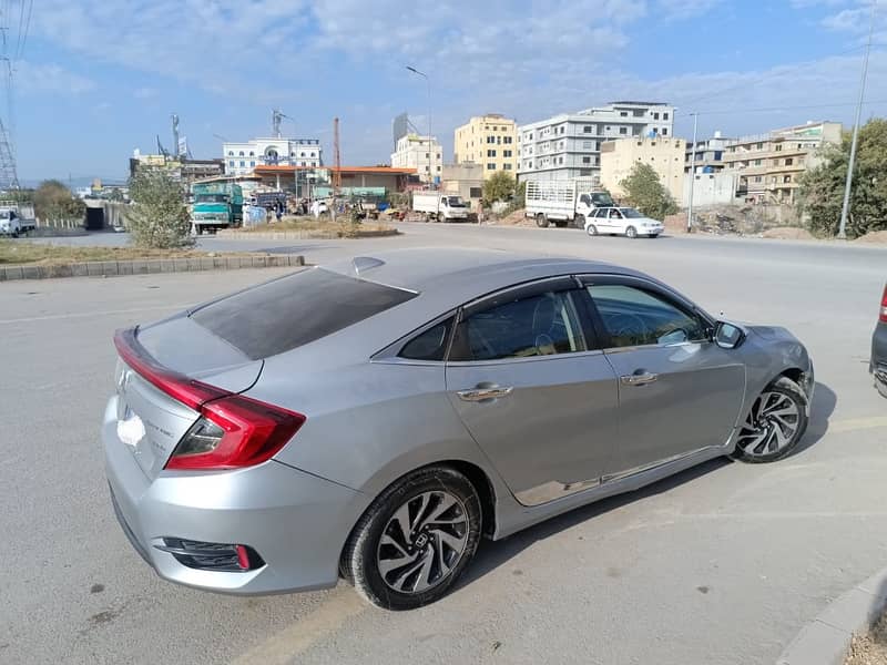 Honda Civic Oriel 1.8 Model 2017/18 3