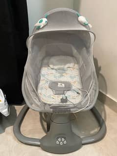 Electric baby swing