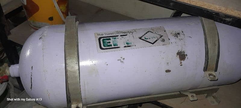 CNG kit and CNG Cylinder and bracket 6