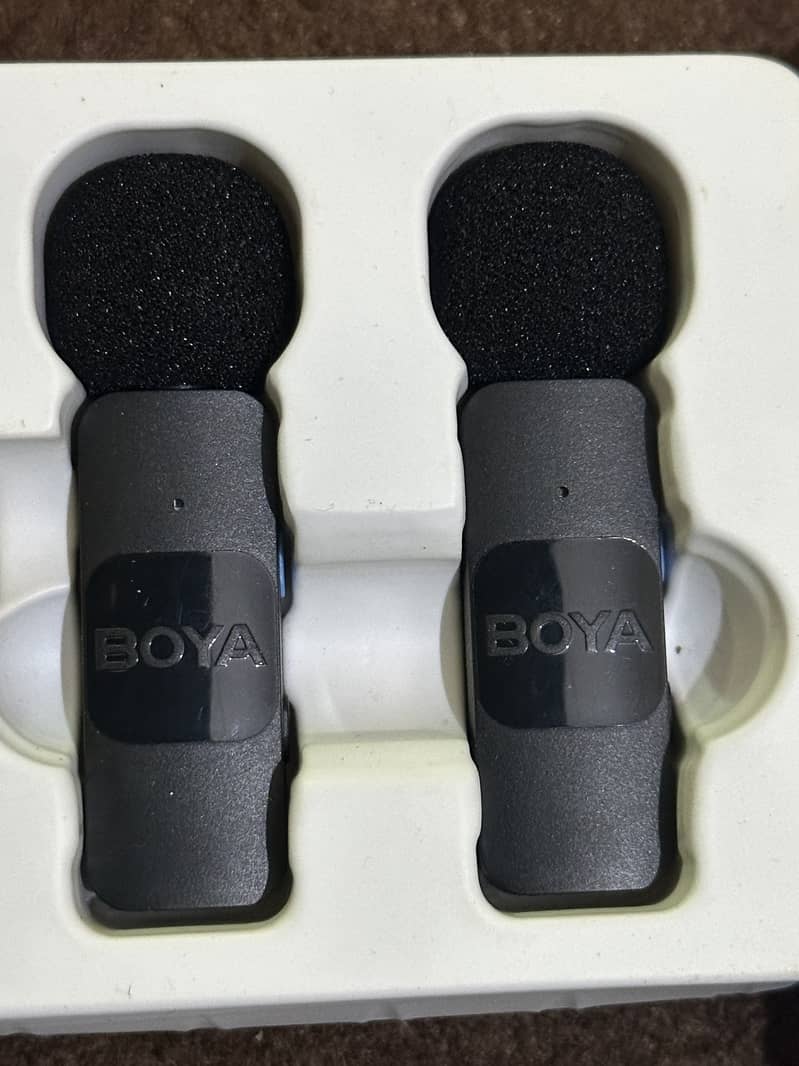 Boya Wireless Microphone For iPhone  (BY-V2) 1