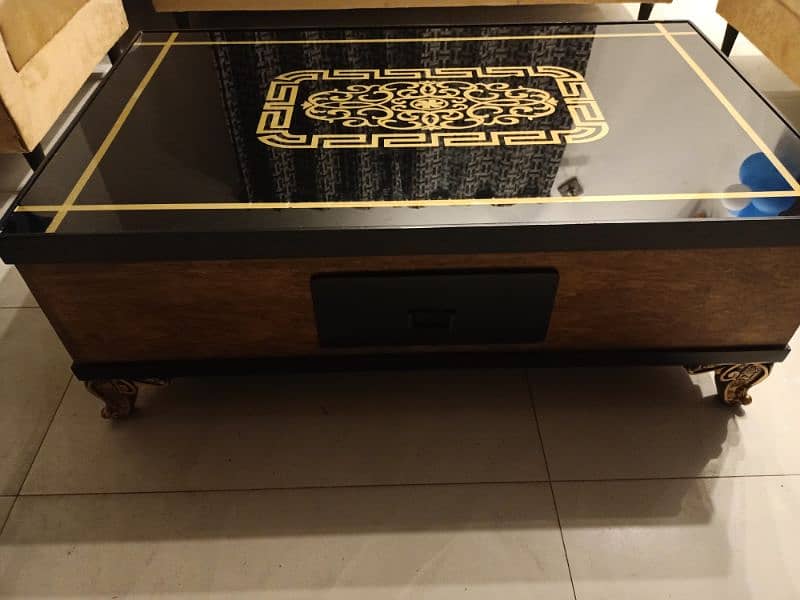 center table for sale like a brand new 0