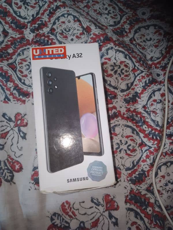 selling Samsung A32 with box 0