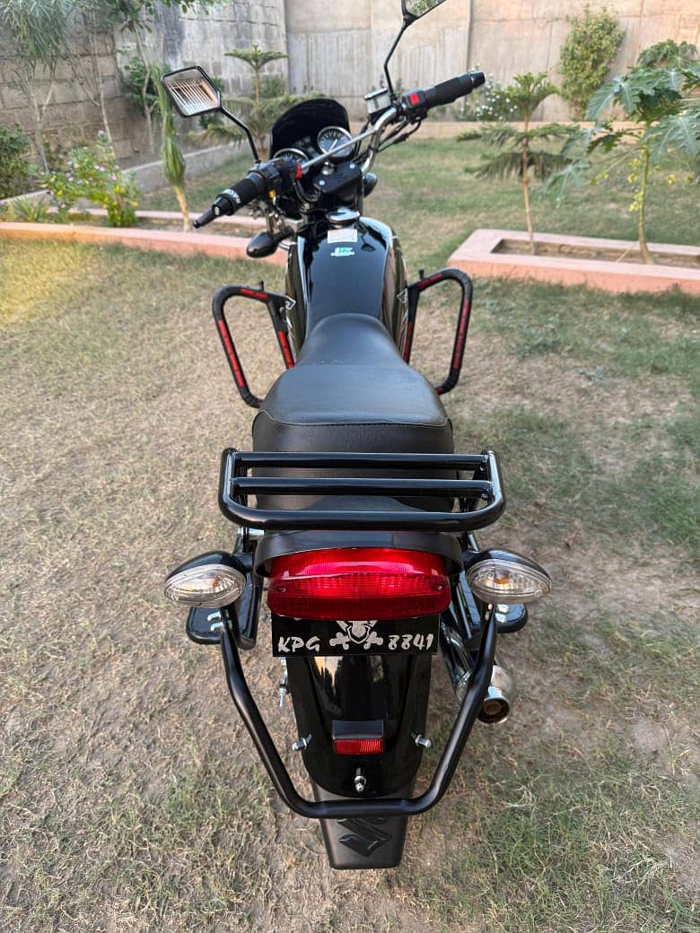 Suzuki GS 150 2022 8