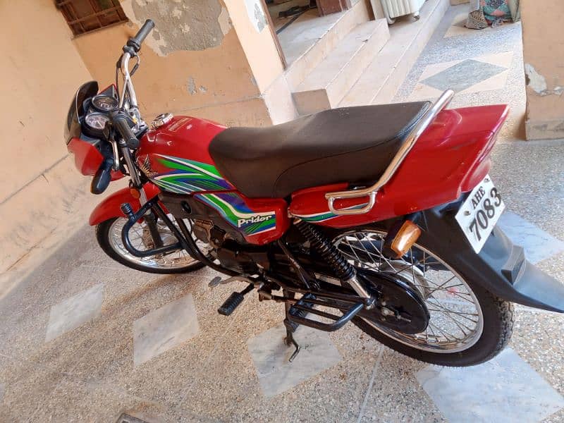 Honda pridor is in good condition 2