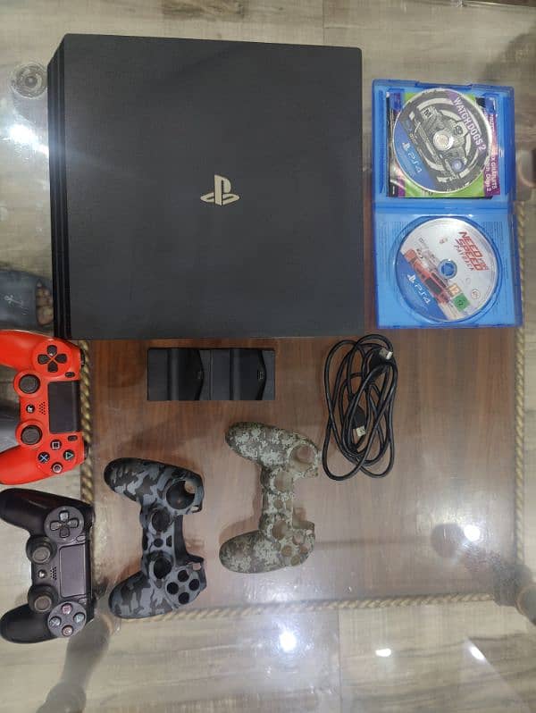 PS4 pro jailbreak/Playstation 4 for sale/1Tb/2 controler 0