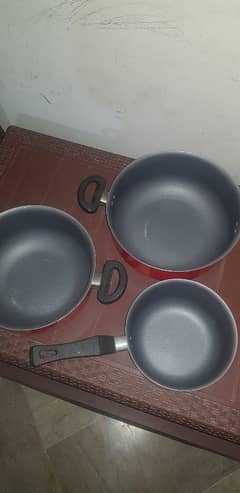 3 PEACE NON STICK FOR URGENT SALE