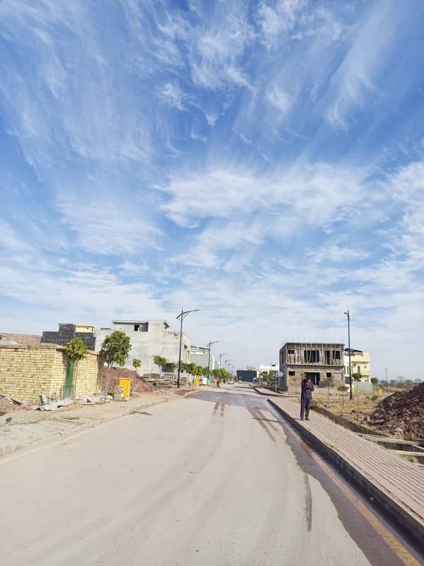 Sector: F1 , 8 Marla plot for sale invester price Bahria enclave Islamabad 3